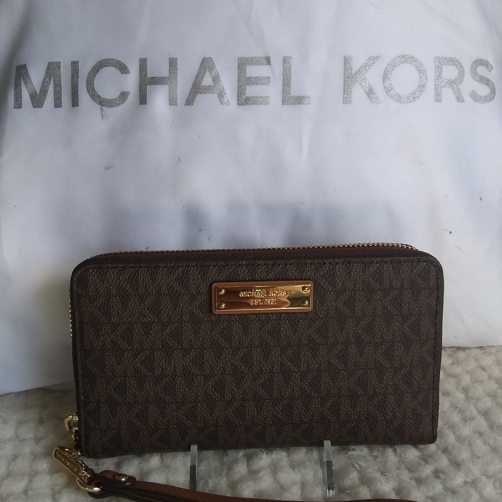 Michael Kors Wristlet & Phone Case